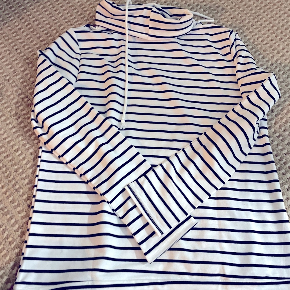 No tag size large turtle neck shirt . Very chic looking in person . Never worn